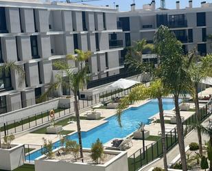 Piscina de Apartament de lloguer en Sant Joan d'Alacant amb Terrassa i Balcó