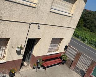 Vista exterior de Casa o xalet en venda en Toén amb Terrassa, Piscina i Balcó