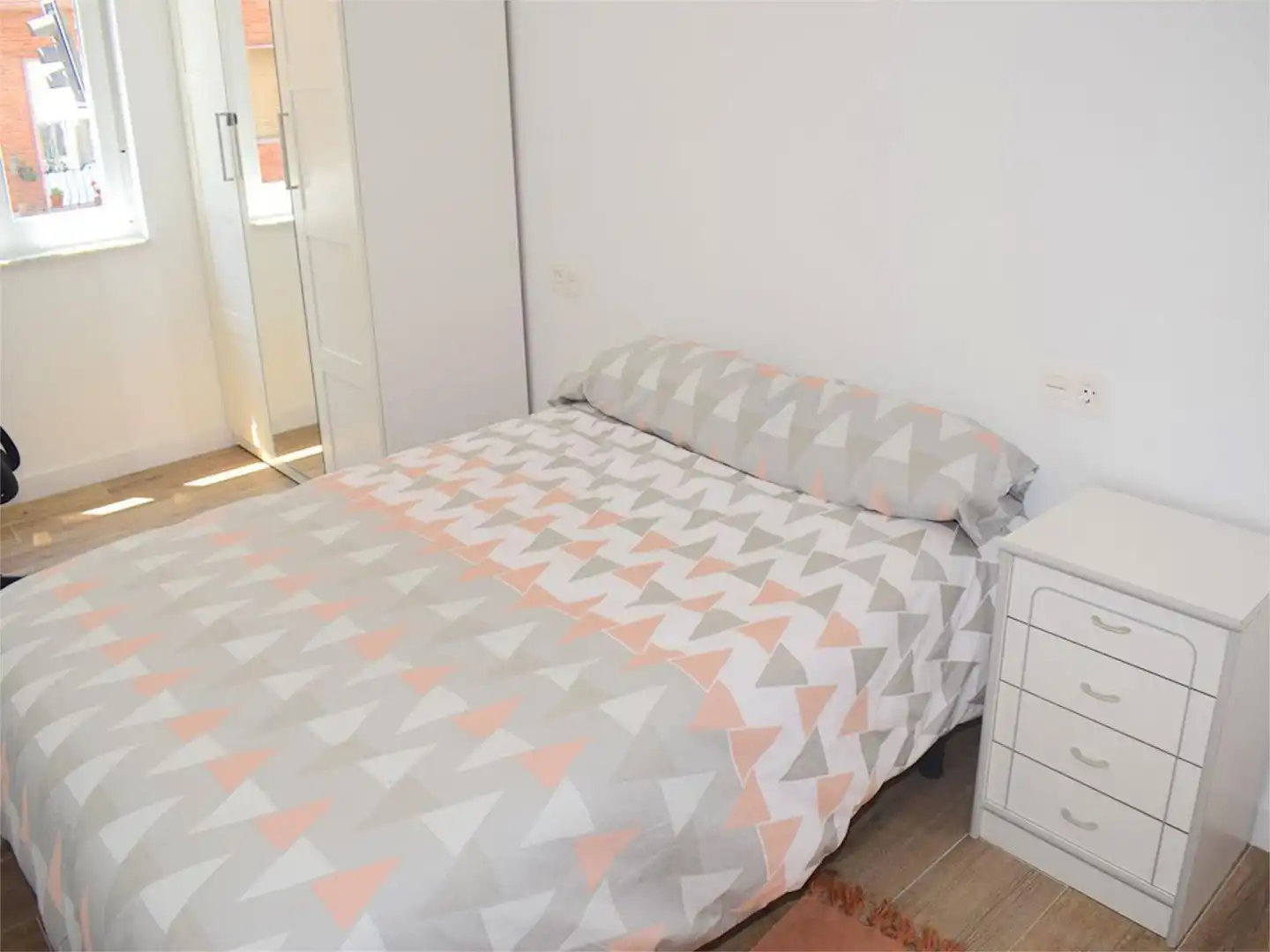 Room in Calle de Van Dyck, 30, Salesas Bedroom of Flat for share in Salamanca with Heating, Parquet flooring and Furnished