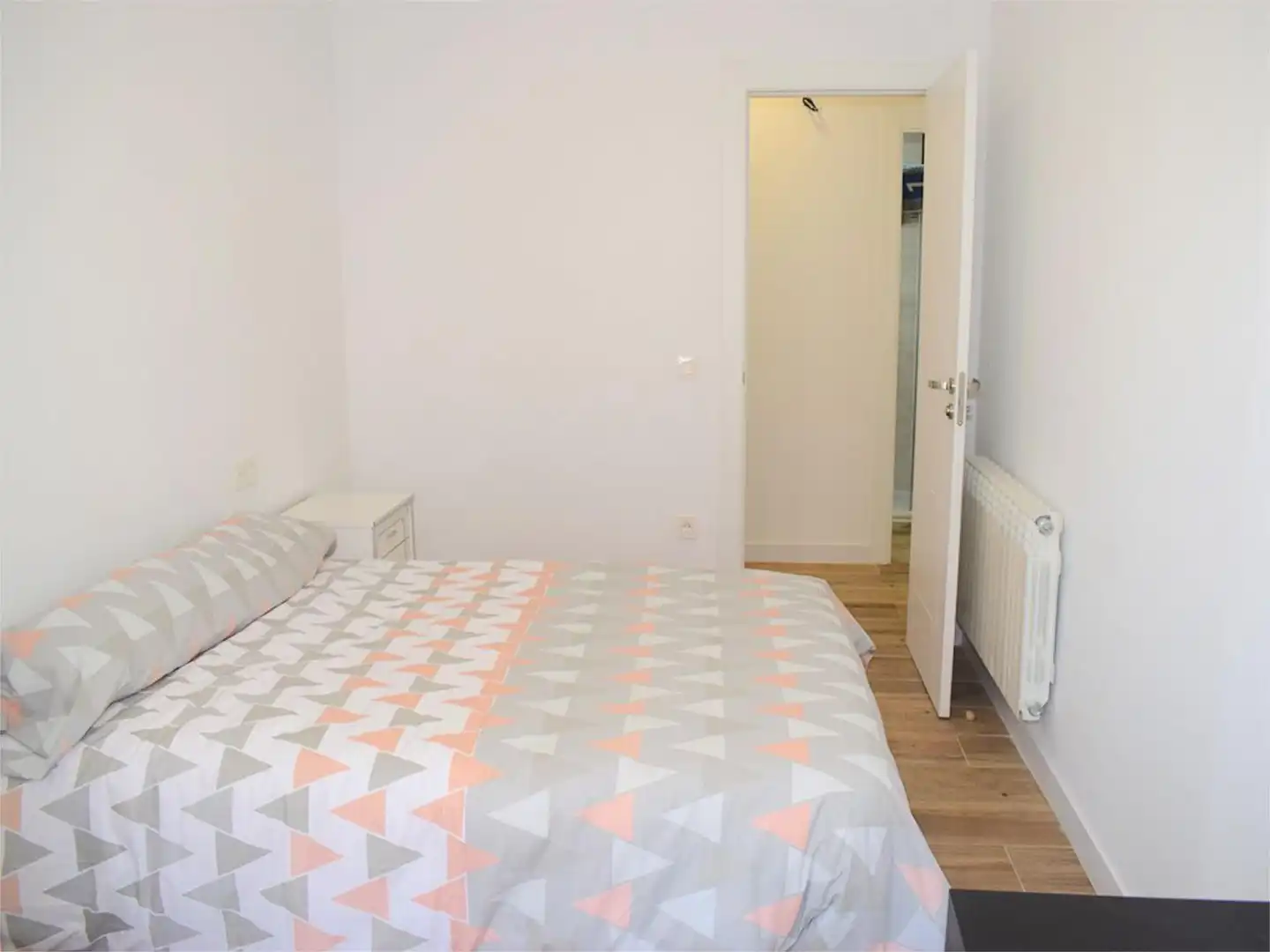 Room in Calle de Van Dyck, 30, Salesas Bedroom of Flat for share in Salamanca with Heating, Parquet flooring and Furnished