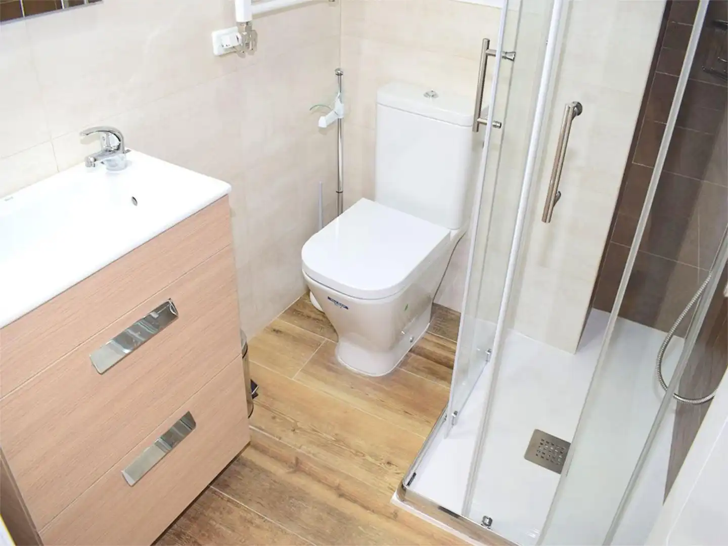 Room in Calle de Van Dyck, 30, Salesas Bathroom of Flat for share in Salamanca with Heating, Parquet flooring and Furnished