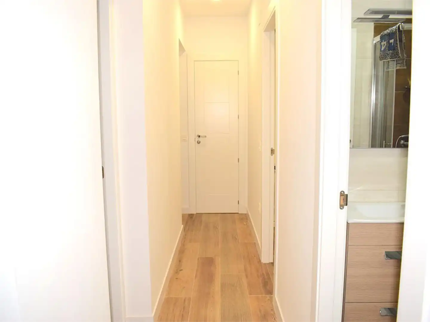 Room in Calle de Van Dyck, 30, Salesas Flat for share in Salamanca with Heating, Parquet flooring and Furnished