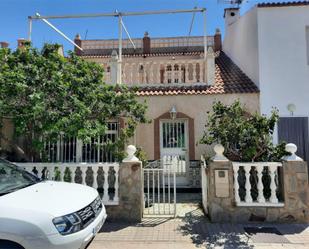 Vista exterior de Casa adosada en venda en Paterna del Río amb Aire condicionat, Terrassa i Moblat