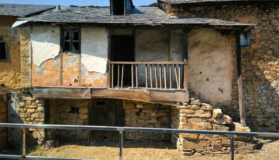 Single-family semi-detached for sale in Calle del Campo, 1, Cacabelos, León - image 1 Photo 1 of Single-family semi-detached for sale in Calle del Campo, 1, Cacabelos, León