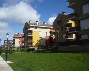 Vista exterior de Pis en venda en Puente la Reina de Jaca amb Calefacció, Parquet i Terrassa