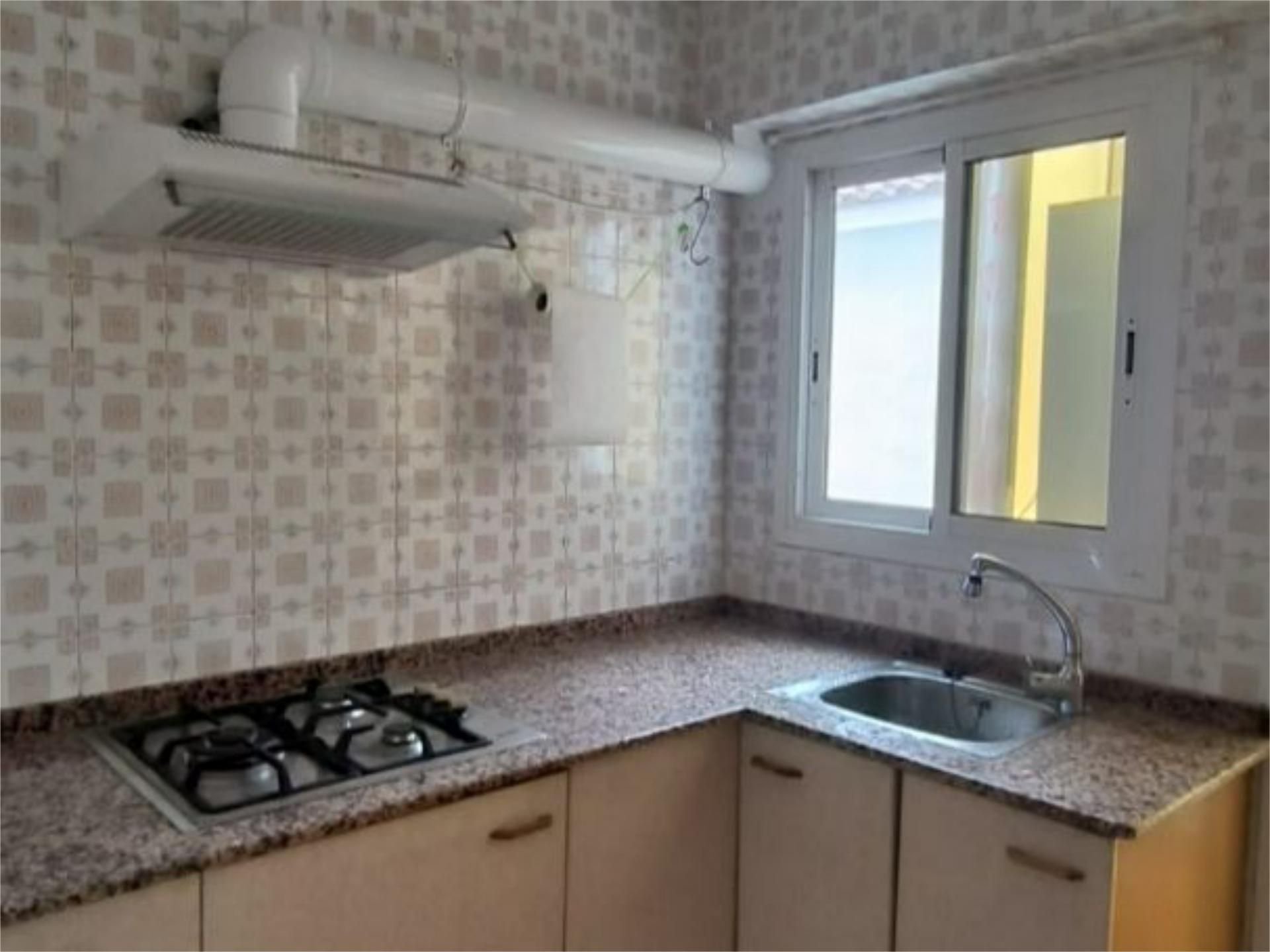 Cuina de Pis en venda en Viver amb Jardí privat, Moblat i Aparcament comunitari