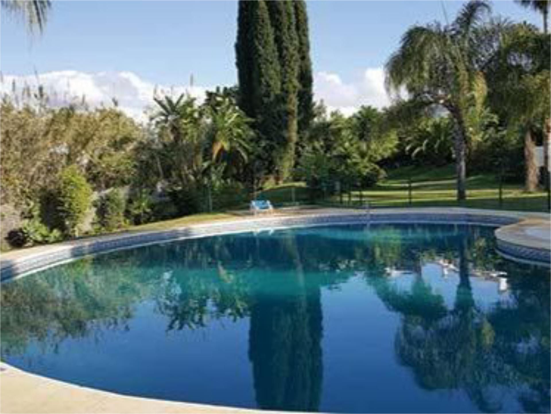 Swimming pool of House or chalet for sale in Estepona  with Air Conditioner, Terrace and Swimming Pool
