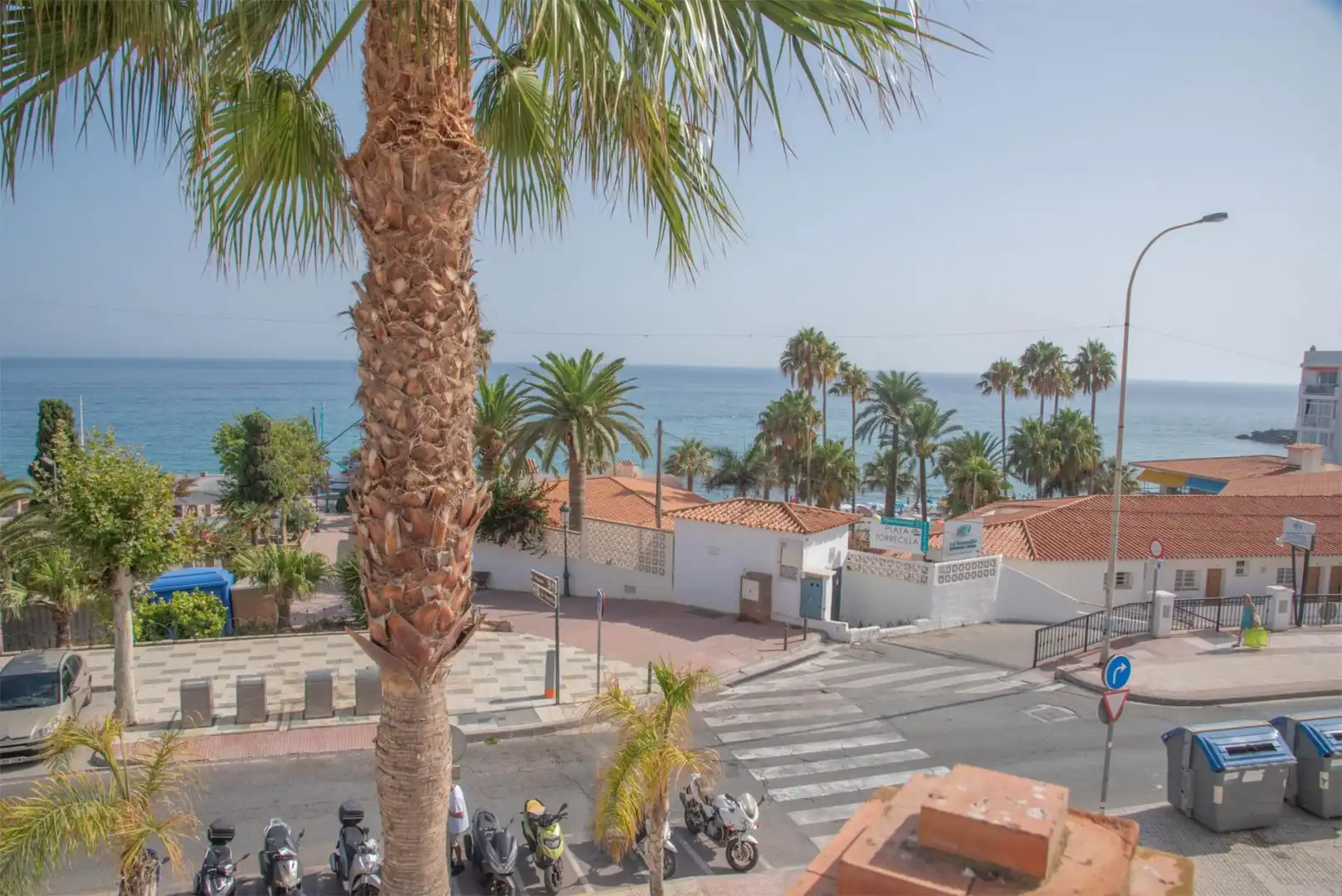 Vista exterior de Casa o xalet de lloguer en Nerja amb Aire condicionat, Calefacció i Jardí privat