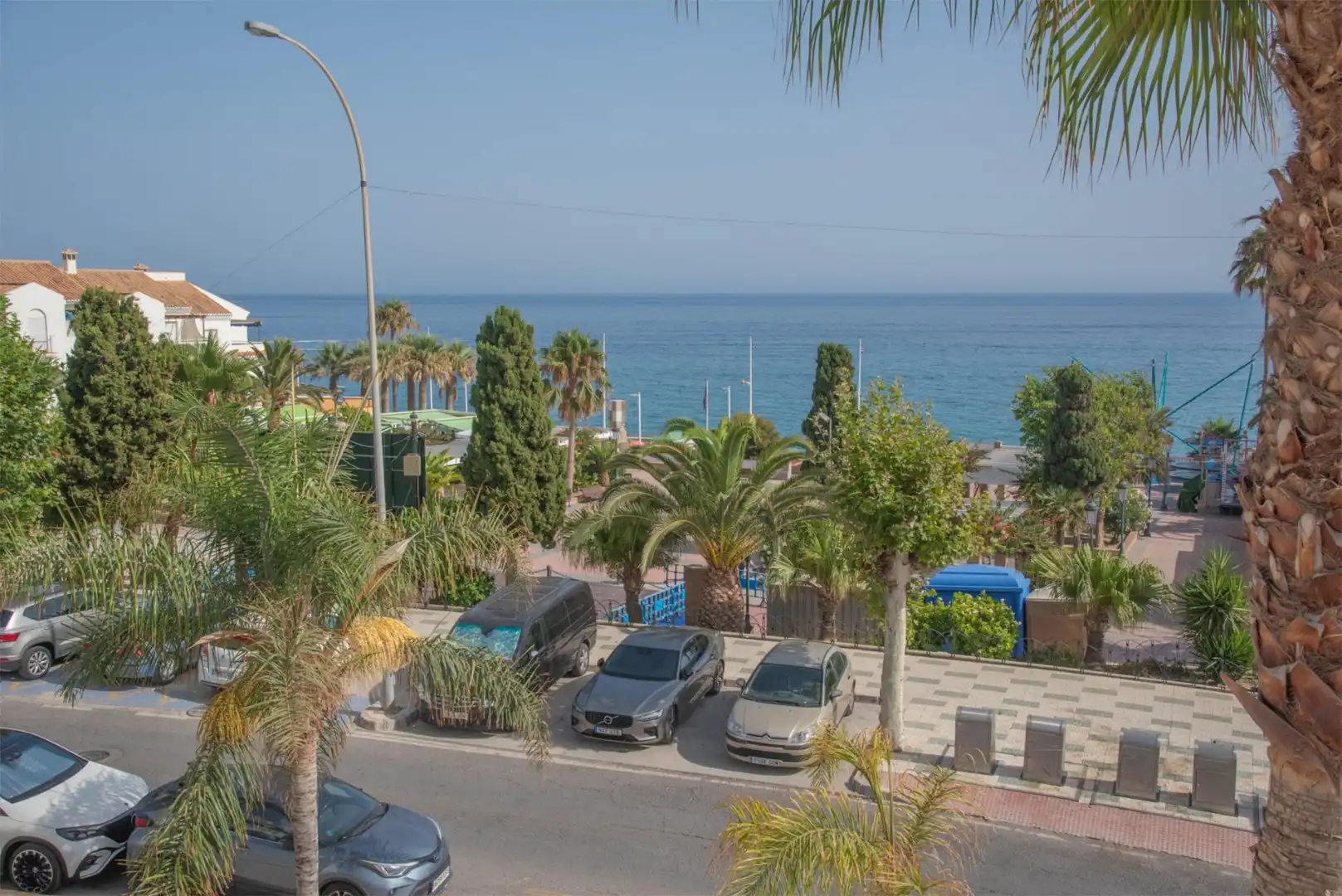 Vista exterior de Casa o xalet de lloguer en Nerja amb Aire condicionat, Calefacció i Jardí privat