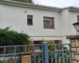 Vista exterior de Casa o xalet en venda en Vilassar de Dalt amb Terrassa, Piscina i Balcó