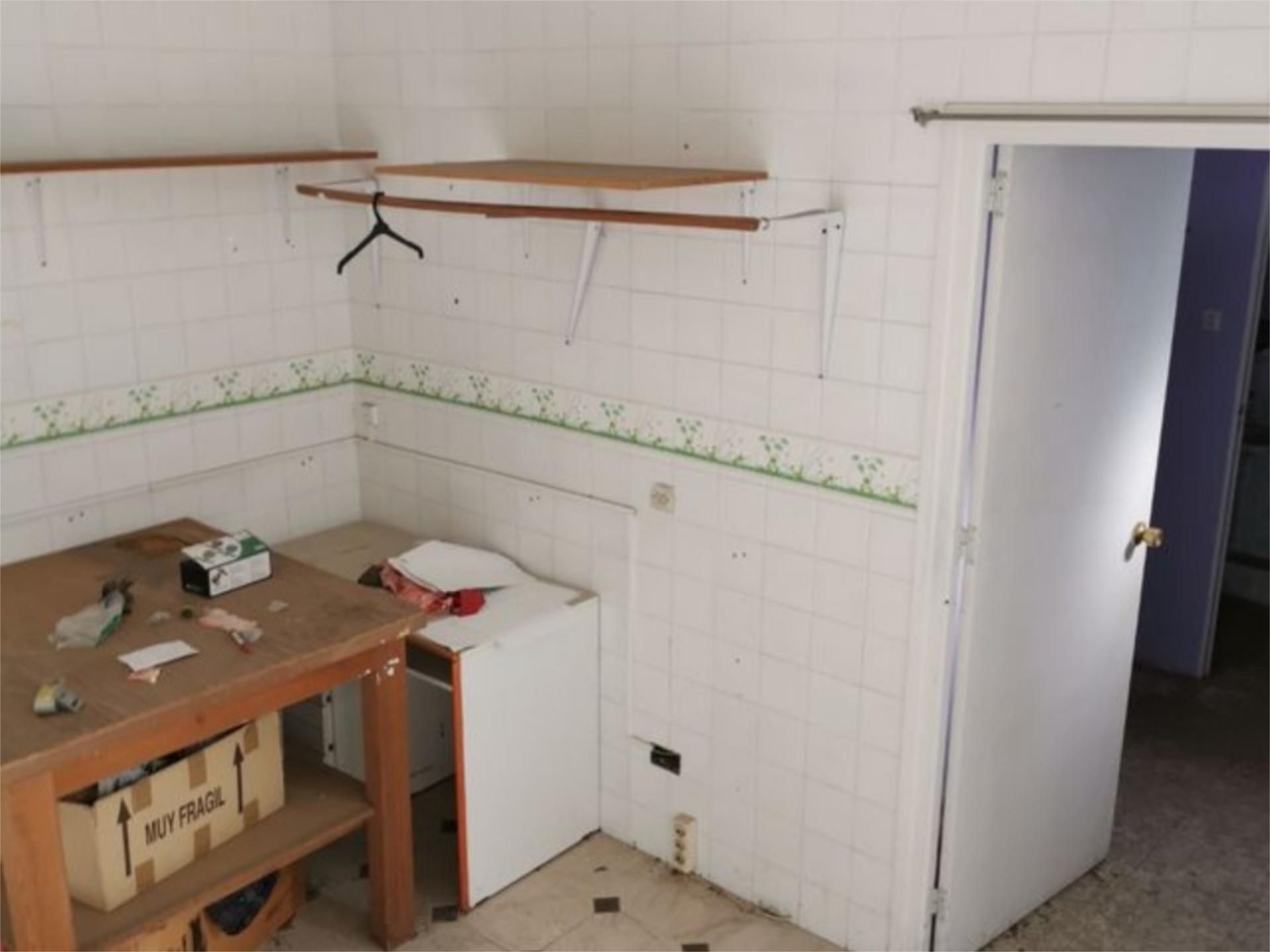 Kitchen of Office for sale in Algeciras