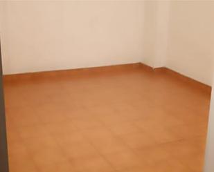 Box room to rent in Yecla