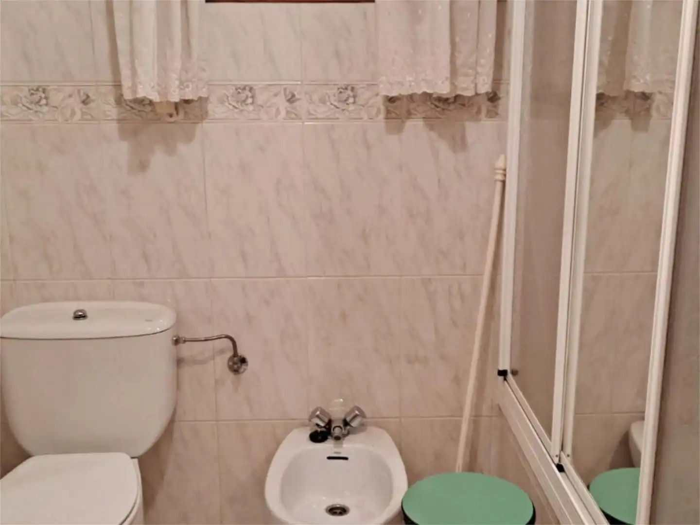 Bathroom of Houses for sale in Madrigal de la Vera  with Private garden, Terrace and Storage room