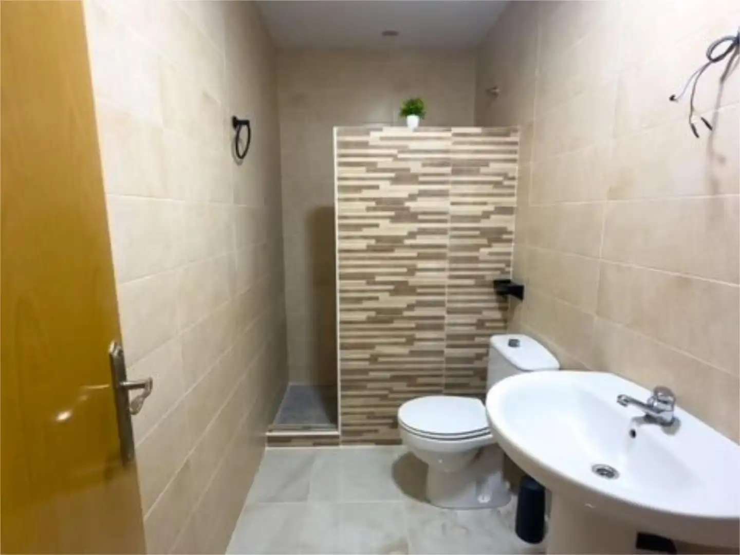 Habitación en Partida Desamparados, Desamparados - Hurchillo - Torremendo Baño de Casa o chalet para compartir en Orihuela con Jardín privado y Amueblado