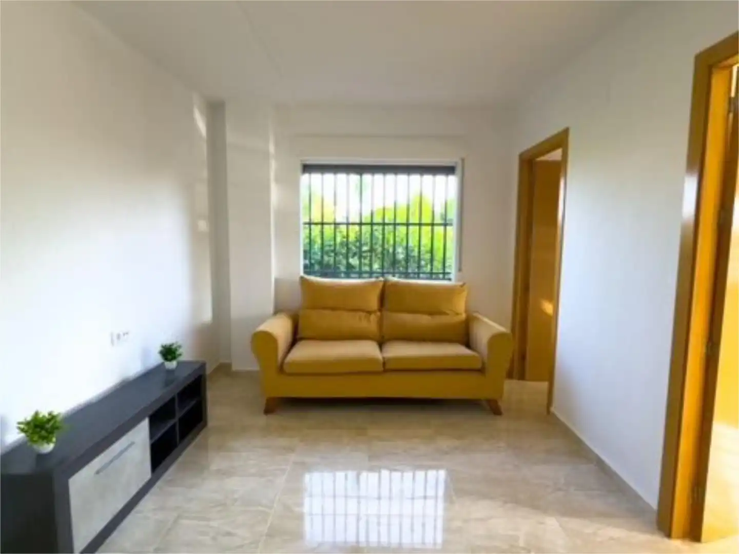 Habitación en Partida Desamparados, Desamparados - Hurchillo - Torremendo Sala de estar de Casa o chalet para compartir en Orihuela con Jardín privado y Amueblado