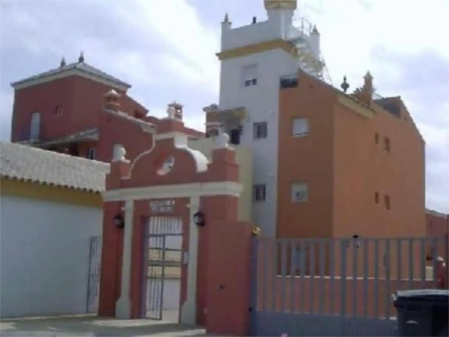 Pis en venda a Loma Martín Miguel, 1903, Martín Miguel Vista exterior de Pis en venda en Sanlúcar de Barrameda amb Aire condicionat, Terrassa i Piscina