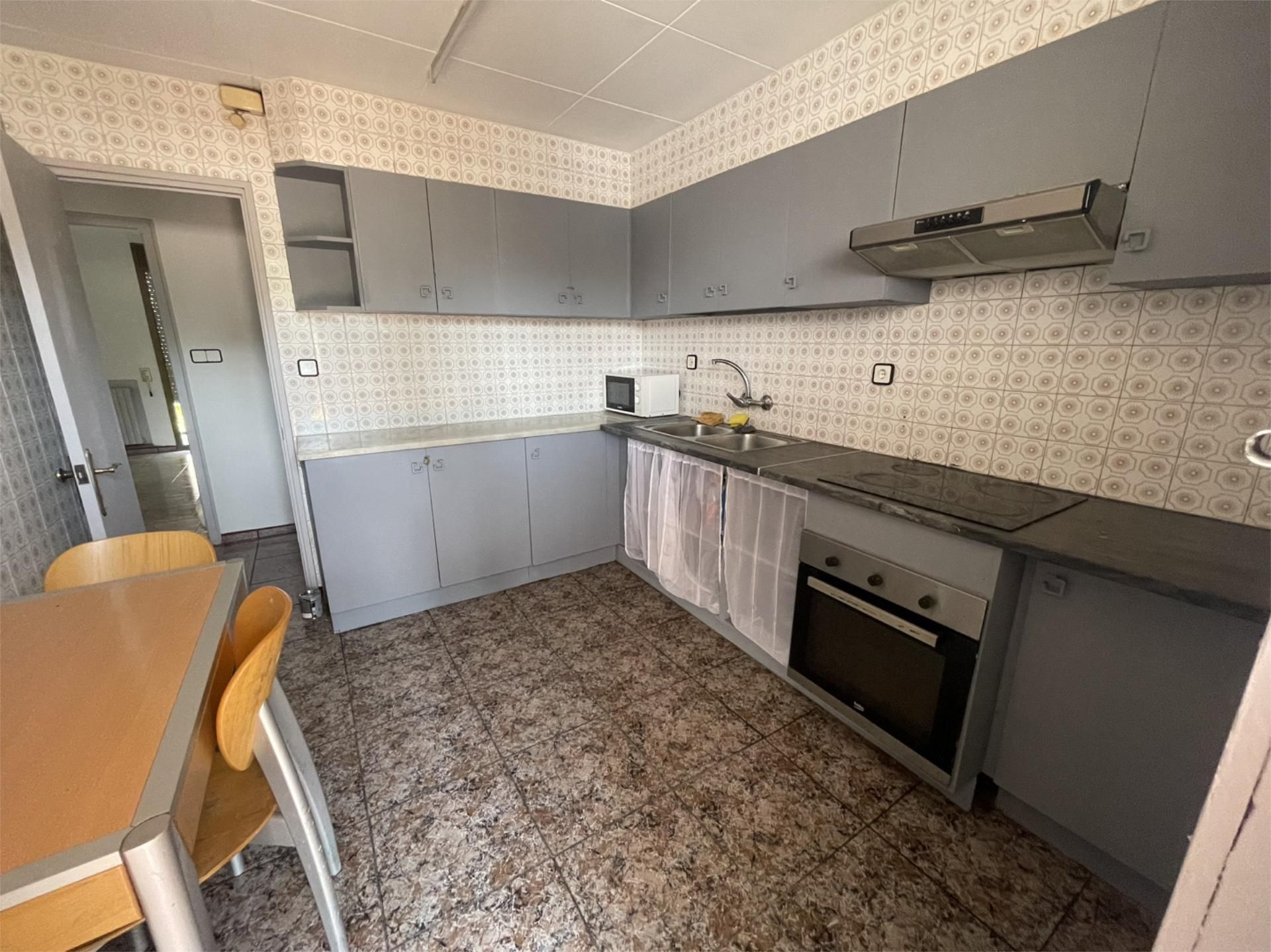 Cuina de Casa adosada en venda en Vic amb Terrassa i Balcó