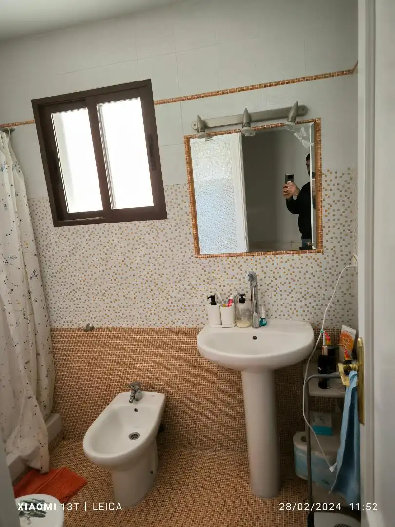 Badezimmer von Wohnung zur Miete in Huétor Vega mit Klimaanlage, Heizung und Parkett