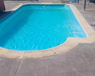 Piscina de Casa o xalet en venda en Pareja