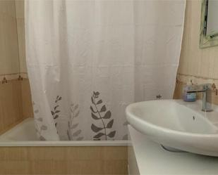 Bathroom of Flat to rent in Villamanrique de la Condesa