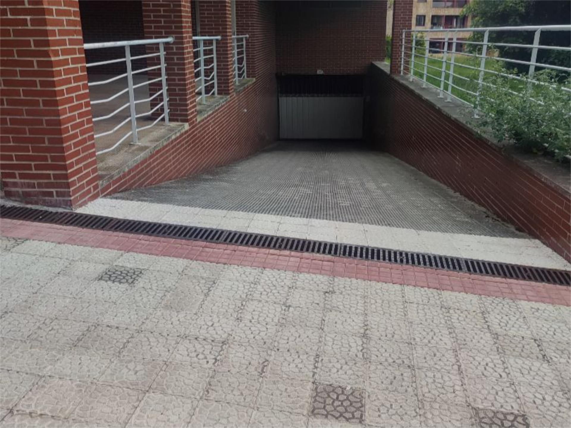 Aparcament de Pis de lloguer en Castro-Urdiales amb Calefacció, Jardí privat i Parquet