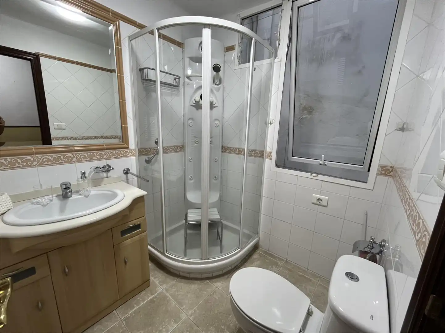 Baño de Casa adosada de alquiler en Pontevedra Capital  con Amueblado, Lavadora y Microondas