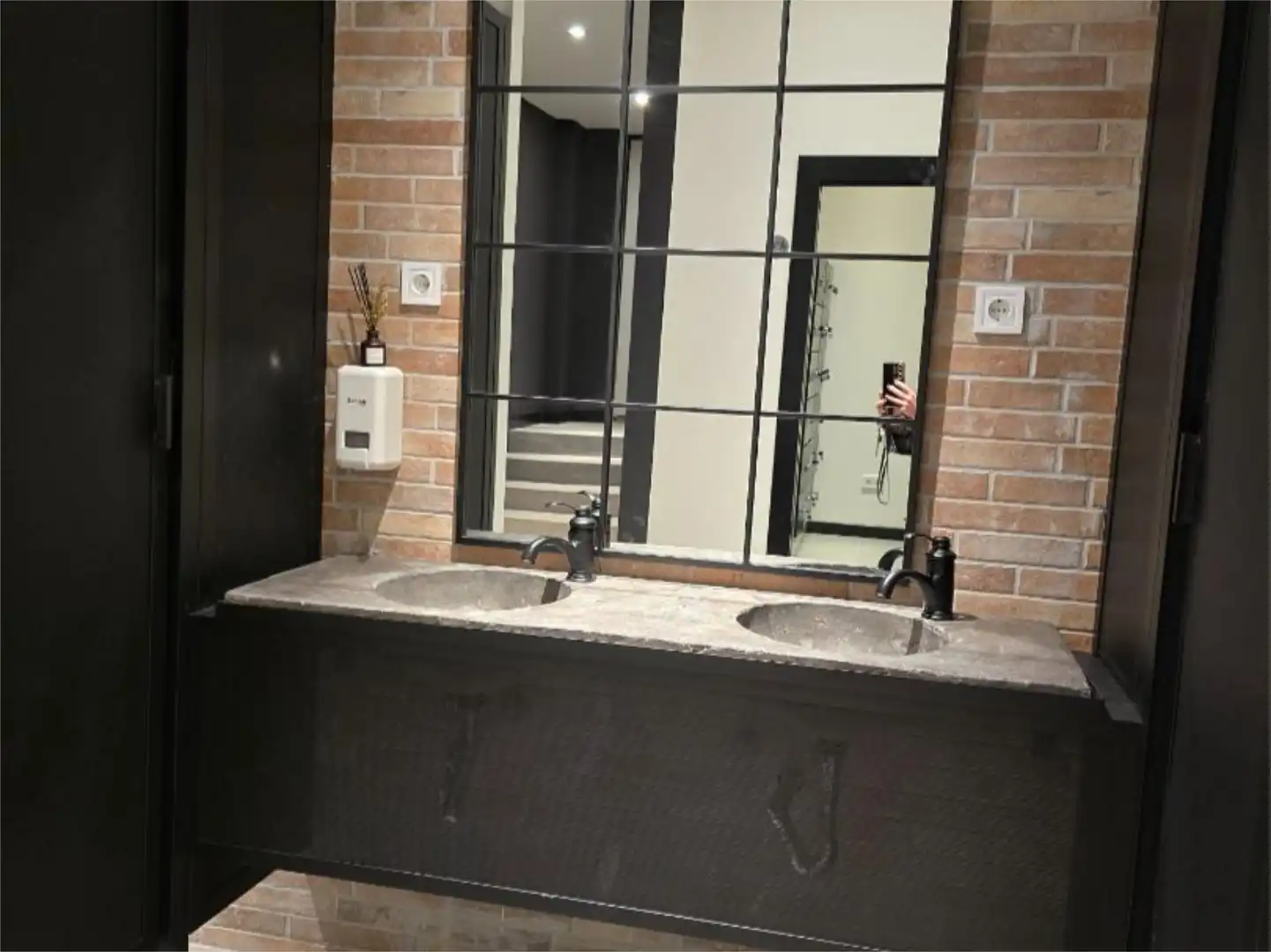 Baño de Local de alquiler en Madrid con Aire acondicionado y Calefacción