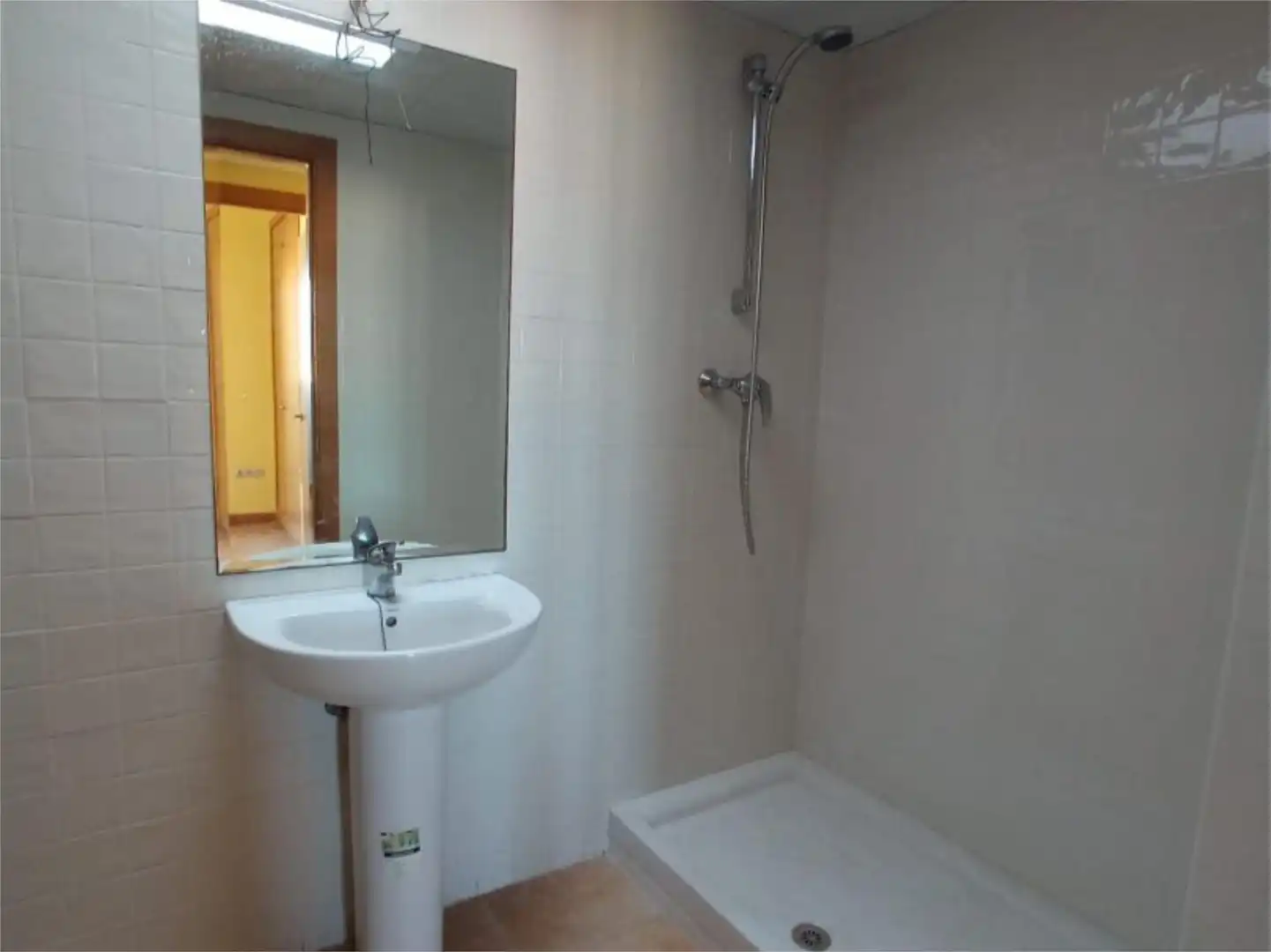 Piso en venta en Calle Los Chopos, 3, Santa Rosa - Valdeolleros Baño de Piso en venta en Córdoba Capital con Aire acondicionado, Terraza y Piscina