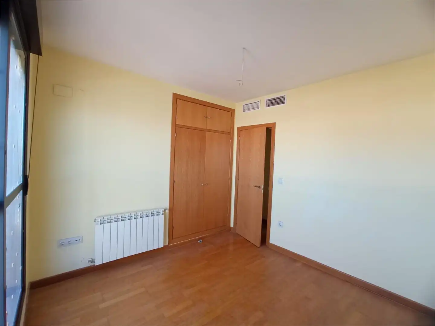 Piso en venta en Calle Los Chopos, 3, Santa Rosa - Valdeolleros Habitación de Piso en venta en Córdoba Capital con Aire acondicionado, Terraza y Piscina