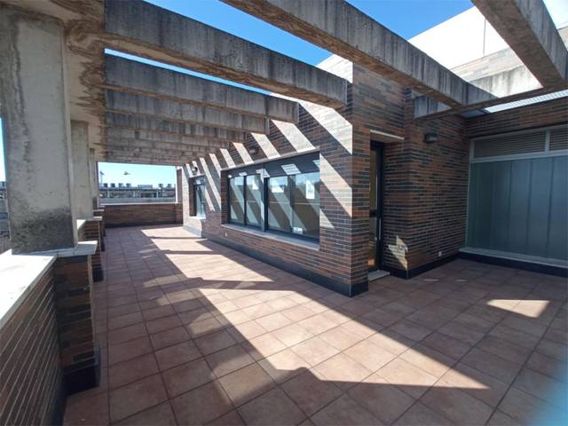 Piso en Venta en Calle los Chopos, 3 en Santa Rosa - Valdeolleros