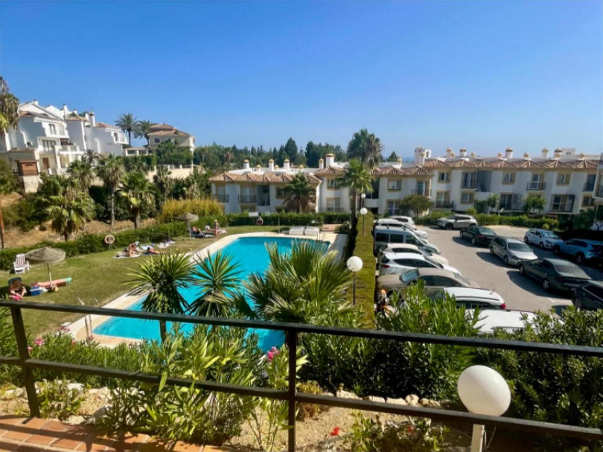 Vista exterior de Pis en venda en Mijas amb Terrassa i Piscina