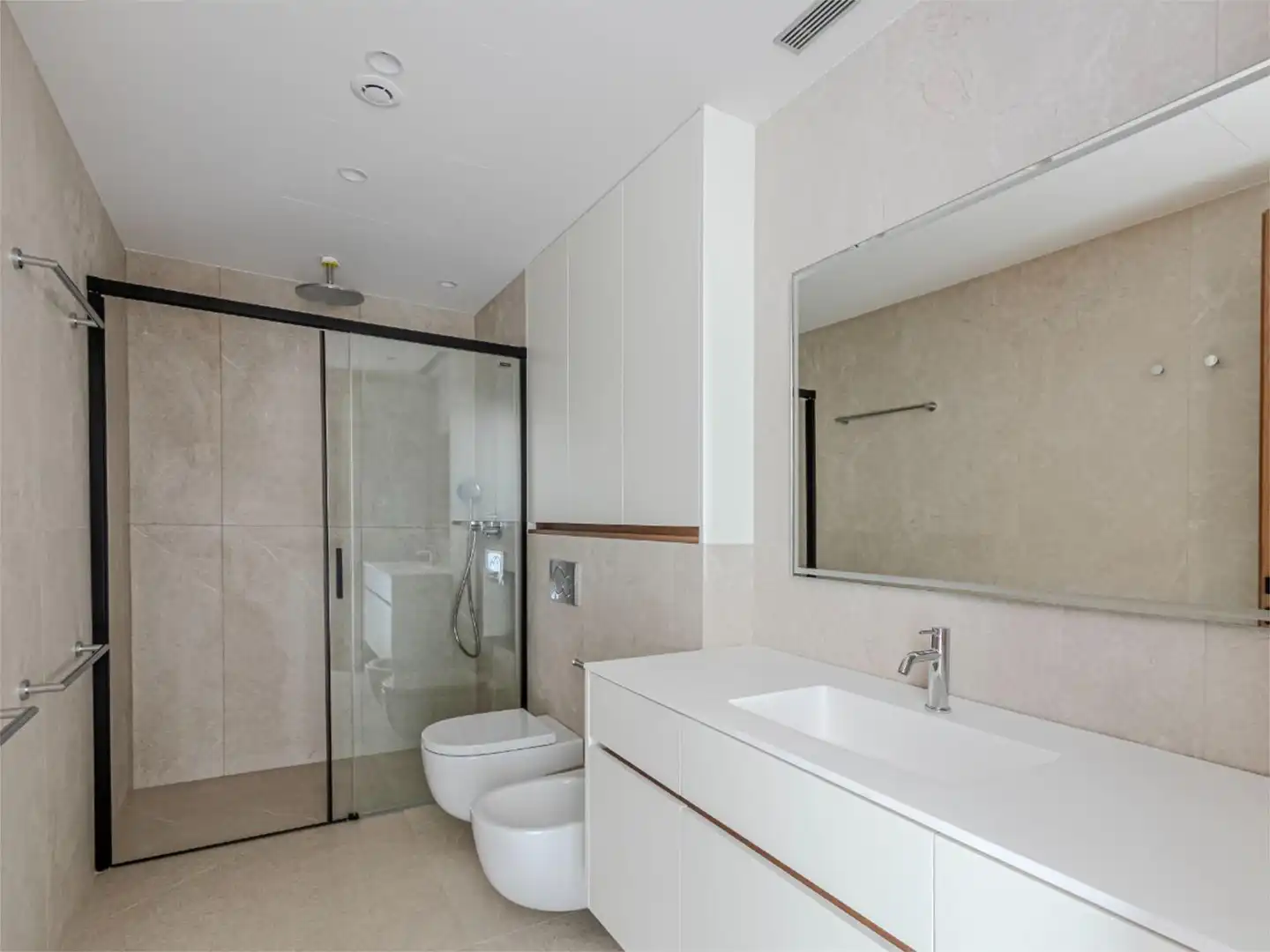 Bathroom of Flat for sale in Castell d'Aro, Platja d'Aro i s'Agaró  with Air Conditioner, Heating and Private garden