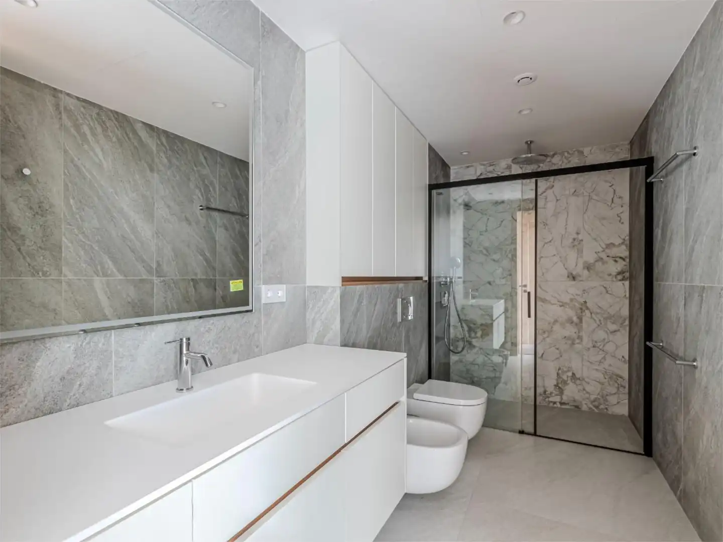 Bathroom of Flat for sale in Castell d'Aro, Platja d'Aro i s'Agaró  with Air Conditioner, Heating and Private garden