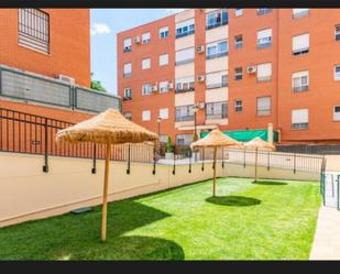 Vista exterior de Pis de lloguer en  Granada Capital amb Aire condicionat i Piscina