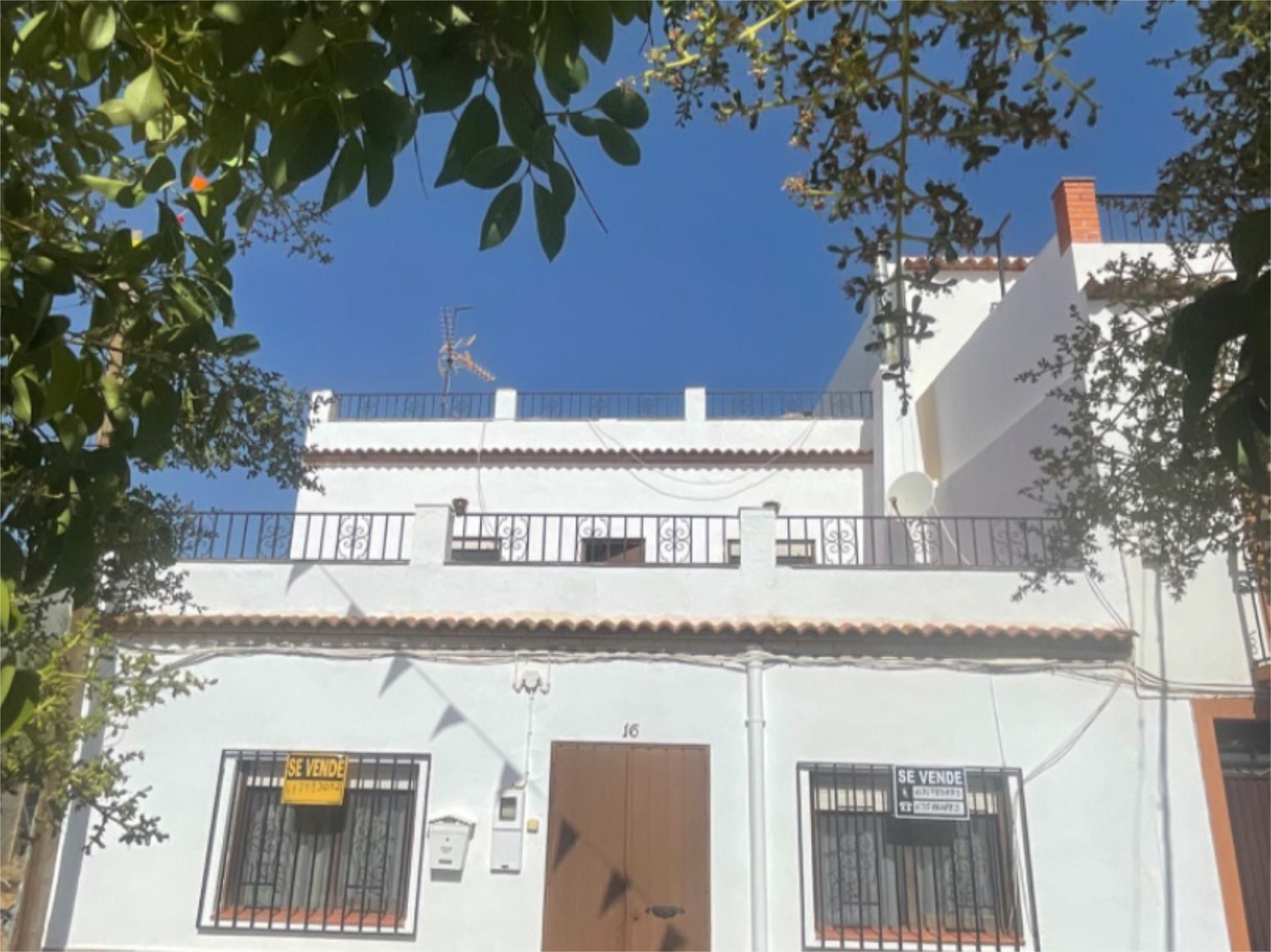 Vista exterior de Casa adosada en venda en Fondón amb Terrassa