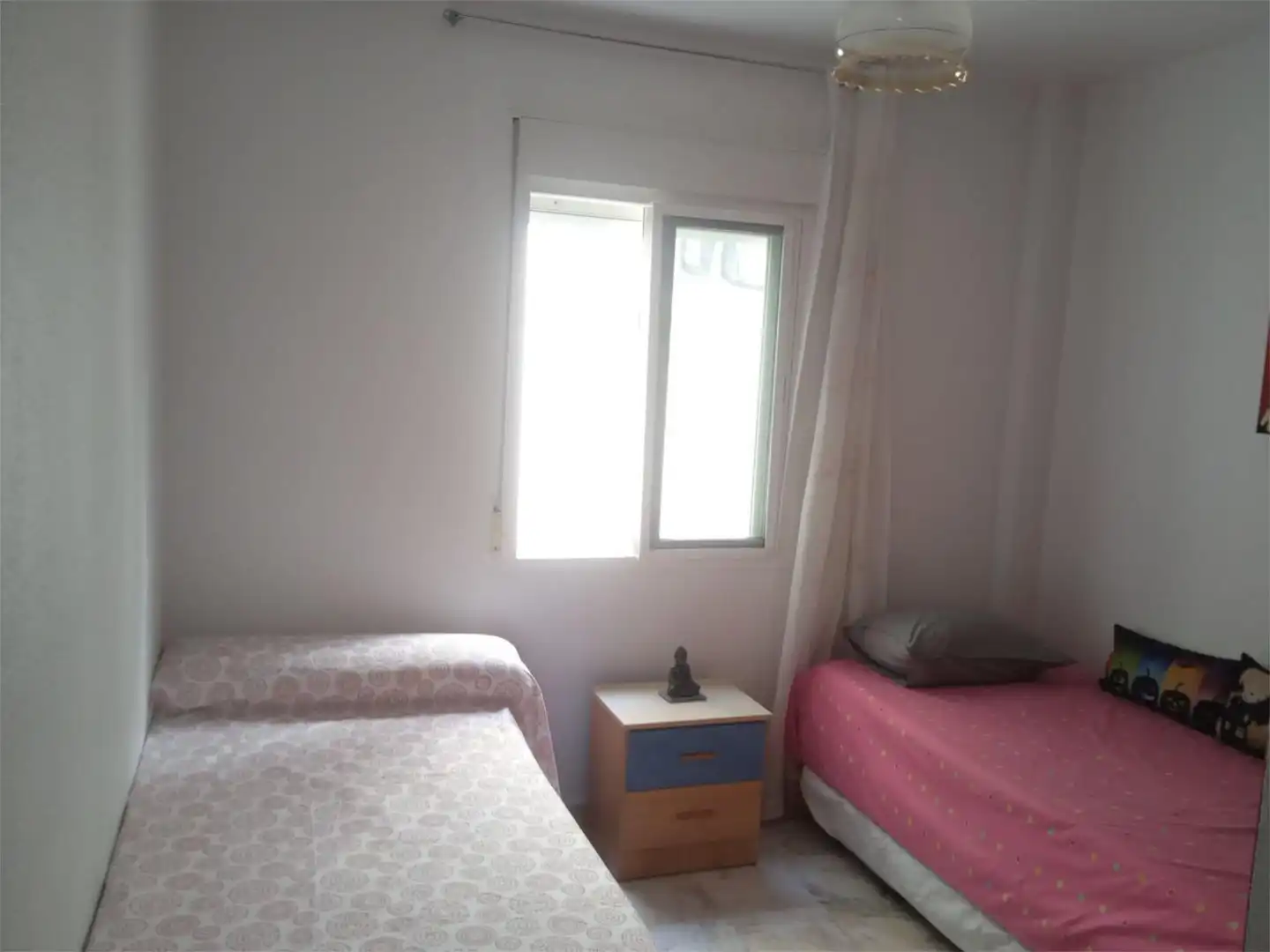 Room in Avenida de Gregorio Prieto, 6, El Tejar - Hacienda Bizcochero Bedroom of Flat for share in Málaga with Private garden, Swimming Pool and Furnished