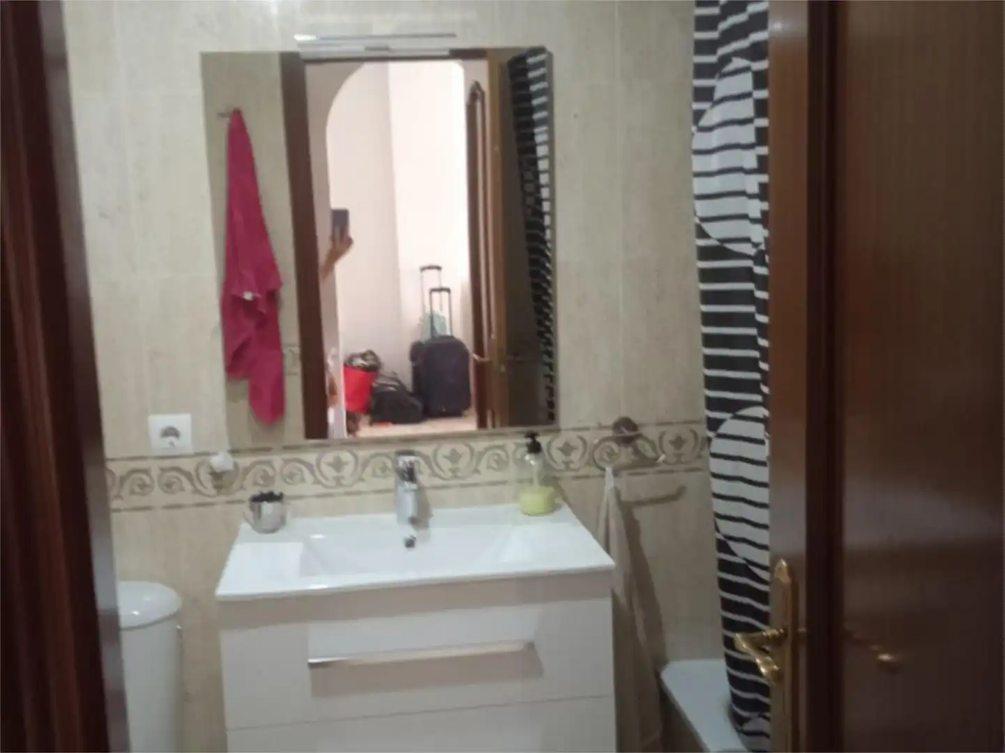 Room in Avenida de Gregorio Prieto, 6, El Tejar - Hacienda Bizcochero Bathroom of Flat for share in Málaga with Private garden, Swimming Pool and Furnished