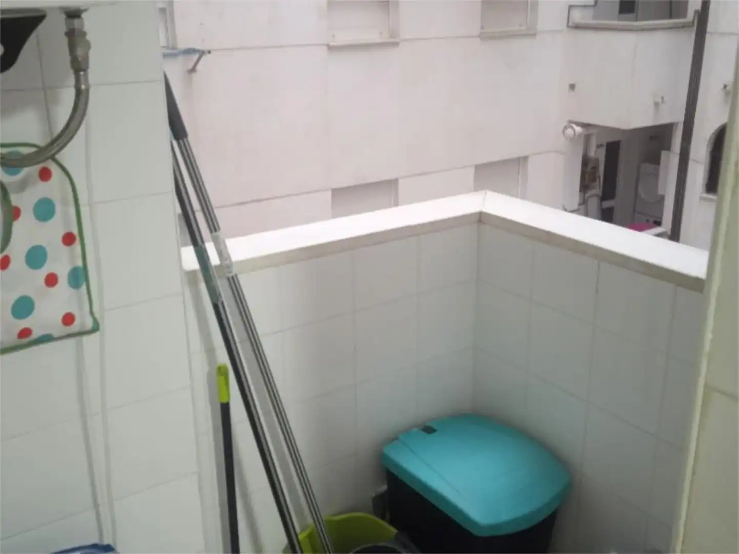 Room in Avenida de Gregorio Prieto, 6, El Tejar - Hacienda Bizcochero Bathroom of Flat for share in Málaga with Private garden, Swimming Pool and Furnished