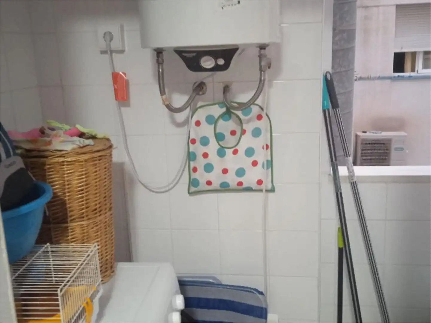 Room in Avenida de Gregorio Prieto, 6, El Tejar - Hacienda Bizcochero Bathroom of Flat for share in Málaga with Private garden, Swimming Pool and Furnished