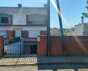 Exterior view of Single-family semi-detached for sale in Parets del Vallès  with Terrace