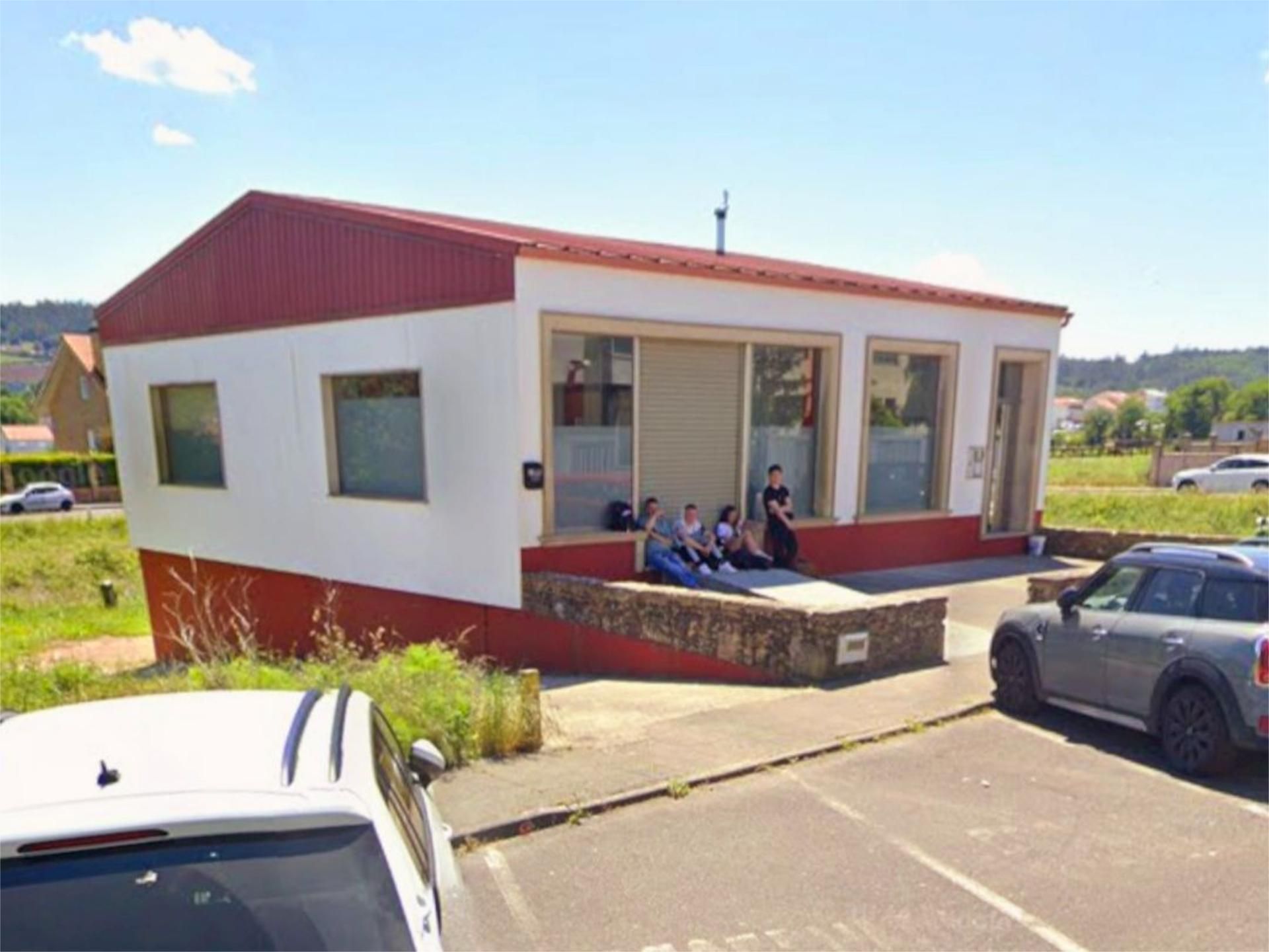 Vista exterior de Casa o xalet en venda en Vimianzo amb Jardí privat, Terrassa i Moblat