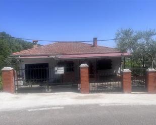 Vista exterior de Casa o xalet en venda en Torre de Don Miguel amb Terrassa i Balcó