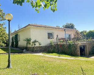 Vista exterior de Casa o xalet en venda en Valdemorillo amb Terrassa i Balcó