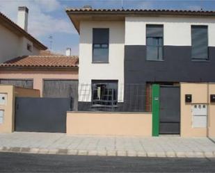 Exterior view of Single-family semi-detached for sale in Chinchilla de Monte-Aragón  with Swimming Pool and Balcony