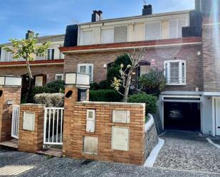 Exterior view of Single-family semi-detached for sale in Girona Capital  with Air Conditioner, Terrace and Swimming Pool