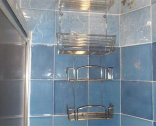 Bathroom of Flat to share in  Madrid Capital  with Terrace