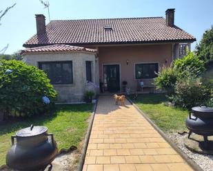 Vista exterior de Casa o xalet en venda en Santa Comba amb Aire condicionat i Terrassa