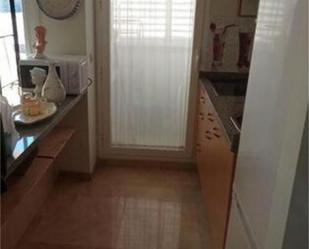 Cuina de Apartament de lloguer en Isla Cristina amb Terrassa i Piscina