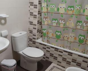 Bathroom of Flat to share in Crevillent  with Air Conditioner, Terrace and Balcony