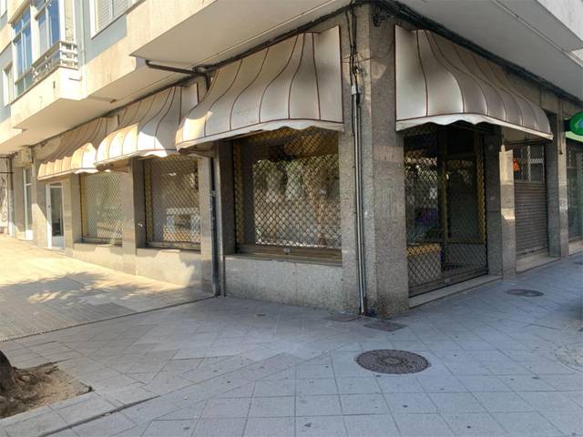 Local comercial en Alquiler en Rúa Ervedelo, 54 en Couto